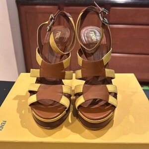 Fendi mimosa, honey sandals